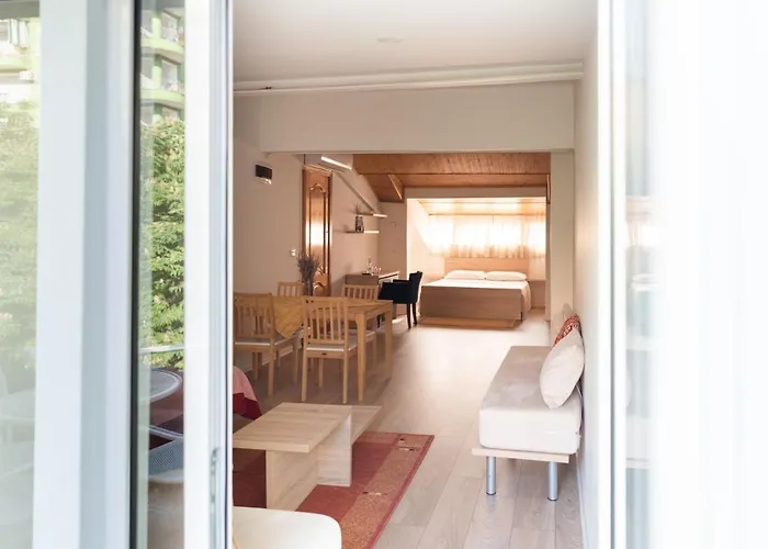 Artistic Blloku Szálloda Tirana