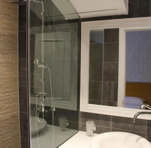 Artistic Blloku Szálloda Tirana