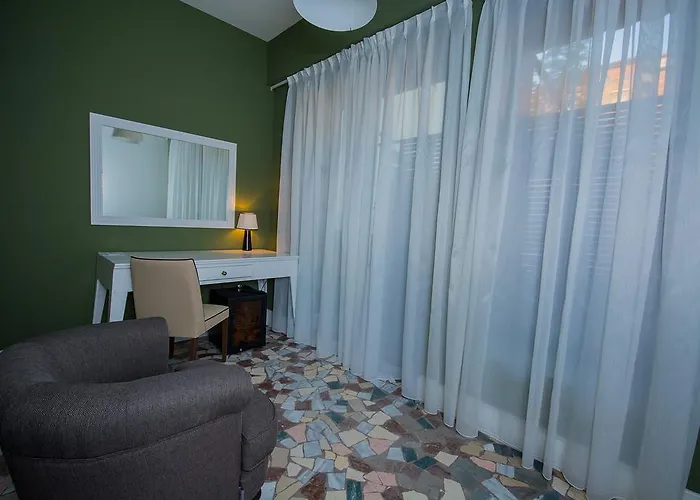 Artistic Blloku Szálloda Tirana