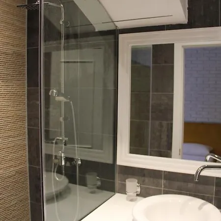 Artistic Blloku Otel Tiran
