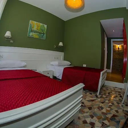 Artistic Blloku Otel Tiran
