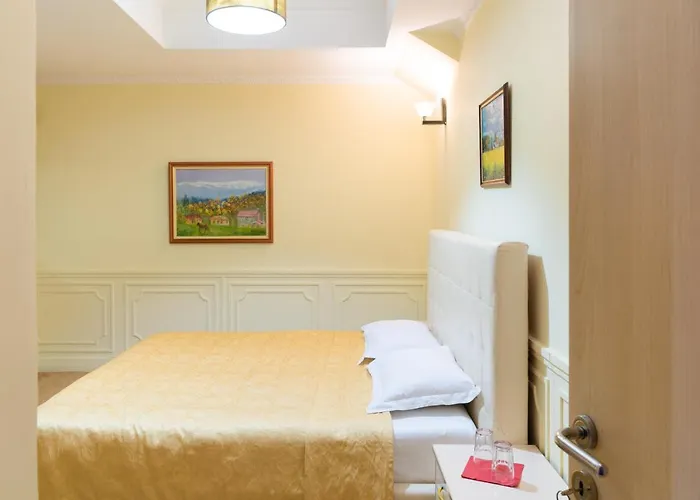 호텔 Artistic Blloku 티라나